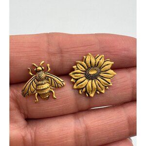 Vintage Bee And Sunflower Gold Tone Pin Brooch